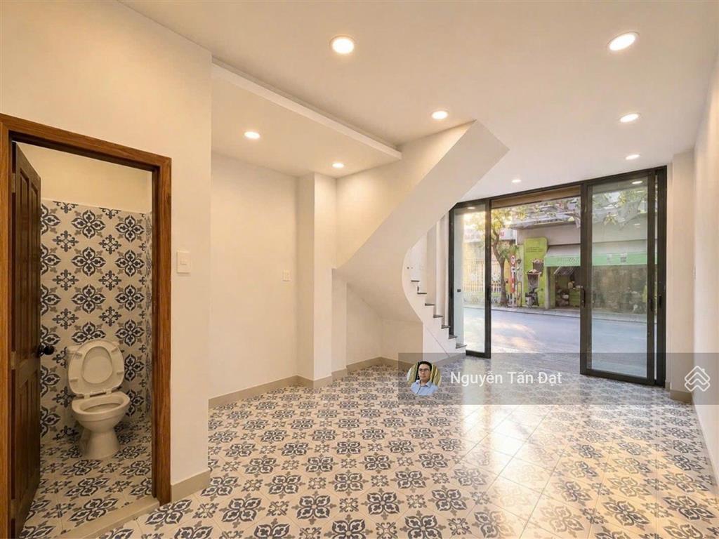 Mặt tiền 3,9m huỳnh văn bánh  5 tầng bê tông/8 phòng  kinh doanh đa ngành  11,1 tỷ