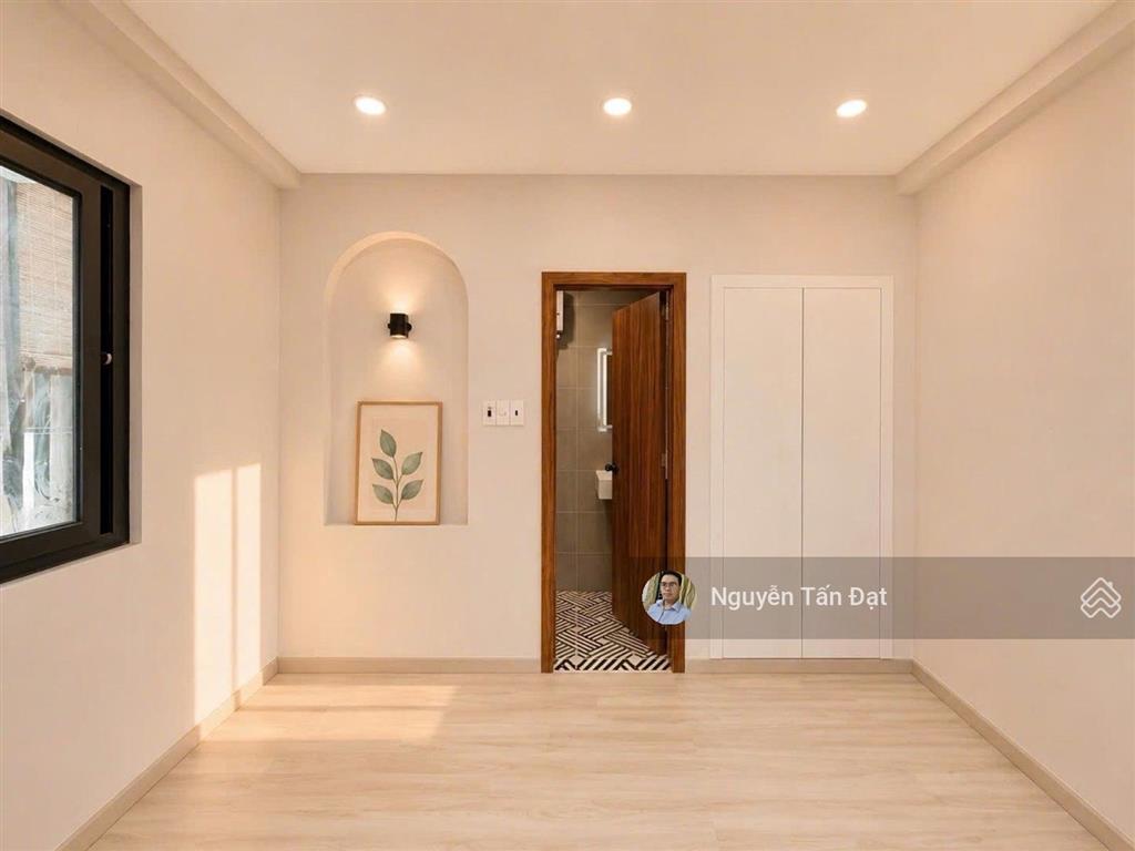 Mặt tiền 3,9m huỳnh văn bánh  5 tầng bê tông/8 phòng  kinh doanh đa ngành  11,1 tỷ