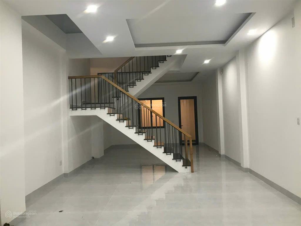 Cho thuê nhà 1 trệt 3 lầu cạnh cao đẳng công thương