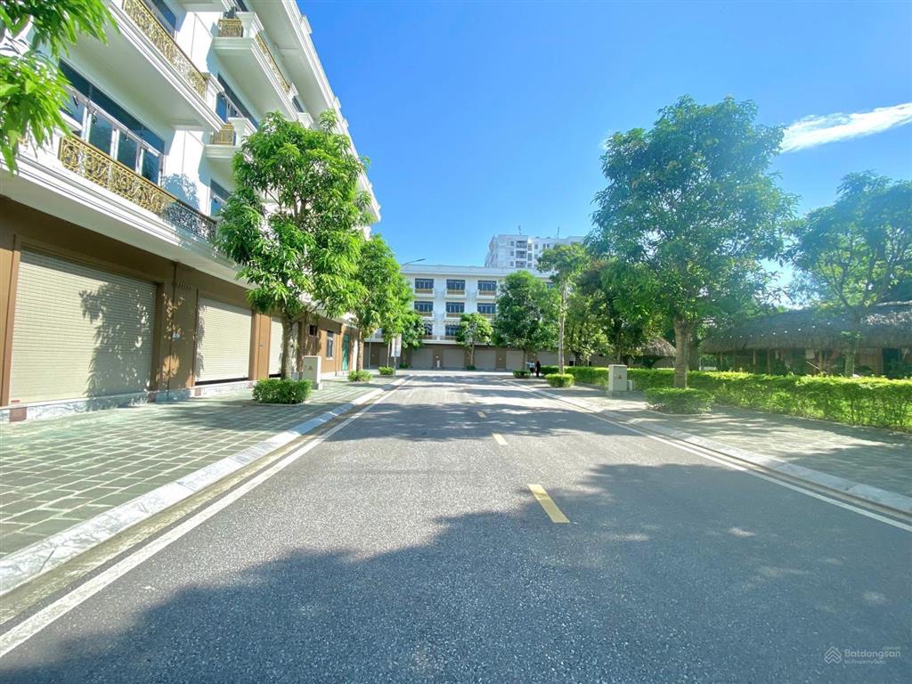 Chính chủ bán nhanh căn nhà 4 tầng kdt xuân hưng, view công viên. đường 17m