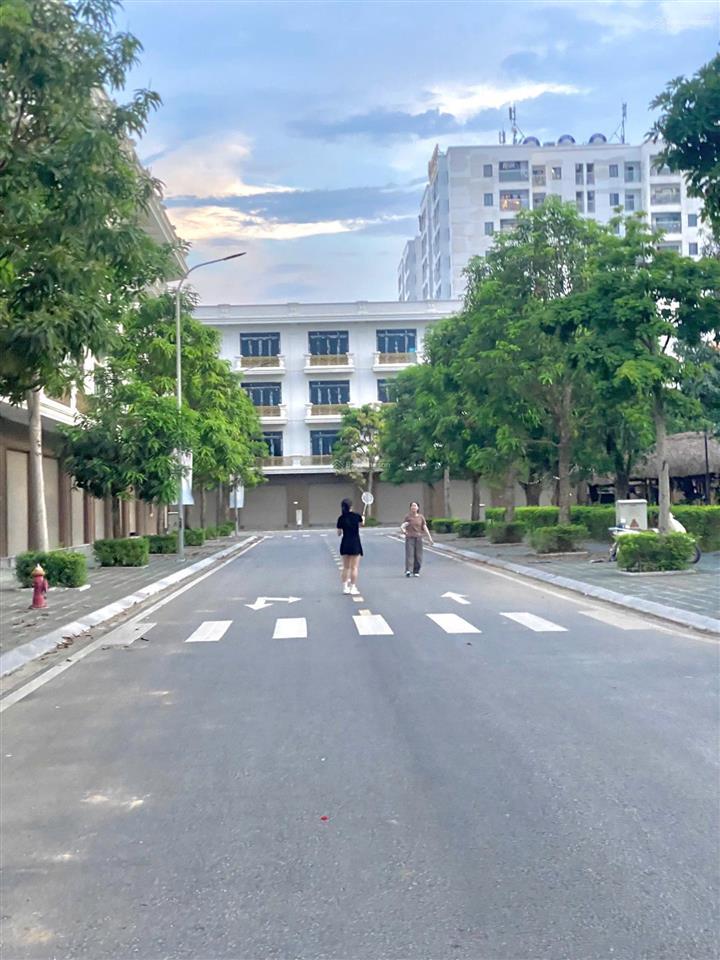 Chính chủ bán nhanh căn nhà 4 tầng kdt xuân hưng, view công viên. đường 17m
