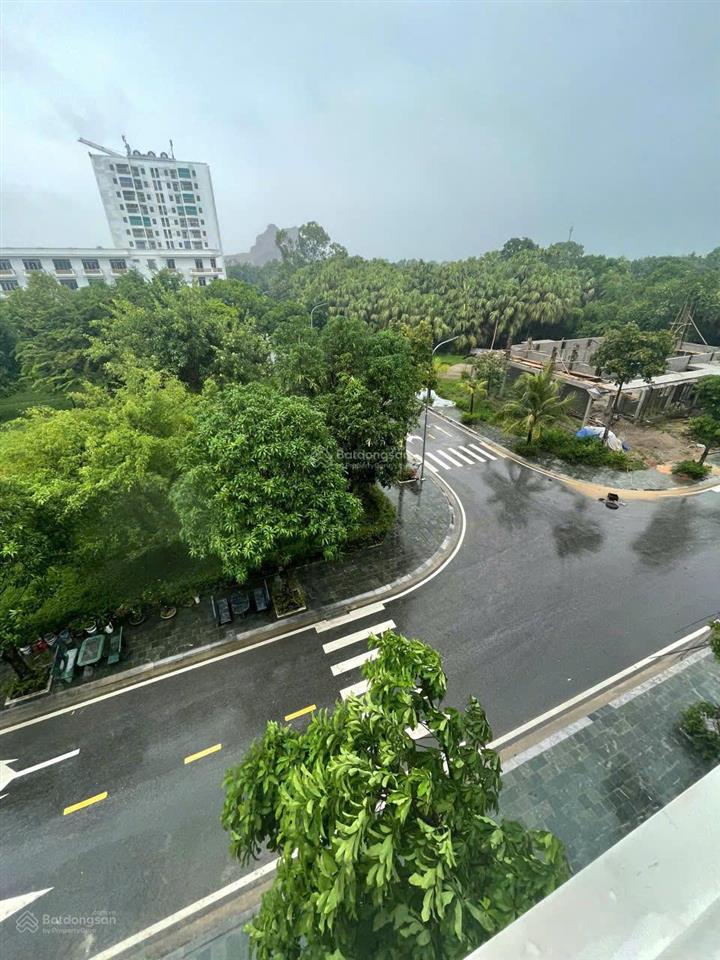 Chính chủ bán nhanh căn nhà 4 tầng kdt xuân hưng, view công viên. đường 17m