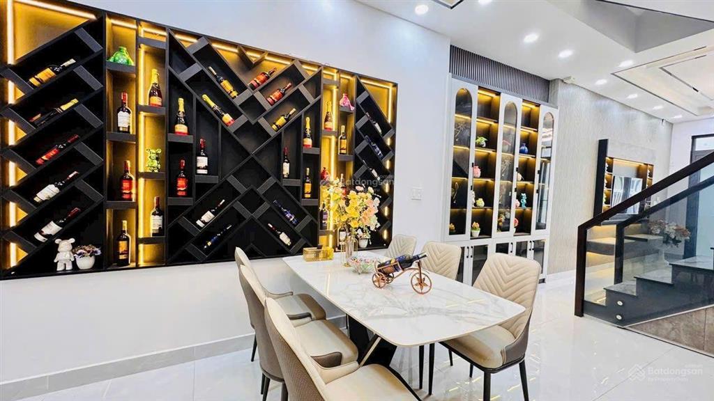 Bán căn nhà hẻm thông xe hơi quận 7