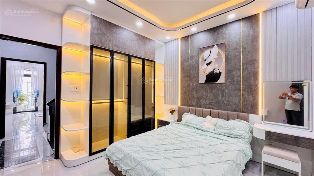 Bán căn nhà hẻm thông xe hơi quận 7