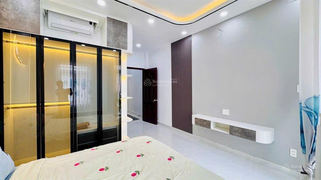 Bán căn nhà hẻm thông xe hơi quận 7