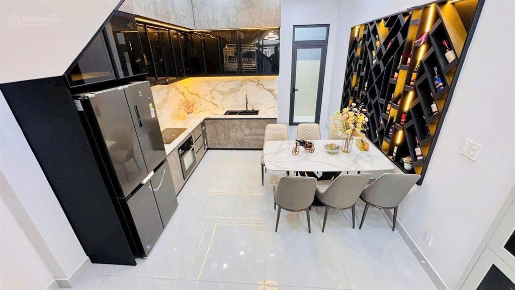 Bán căn nhà hẻm thông xe hơi quận 7