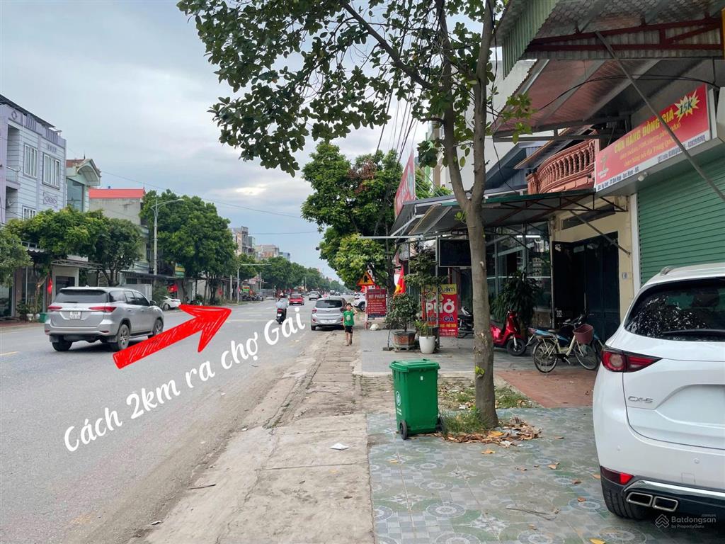 Bán lô liền kề sẵn nhà mới xây chưa qua sử dụng  tại mặt tỉnh lộ 293 thị trấn đồi ngô lục nam