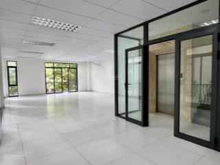 Văn phòng tầng dt 7 x 20m, ngăn sẵn vách kính,hầm xe giá chỉ 12,5 triệu