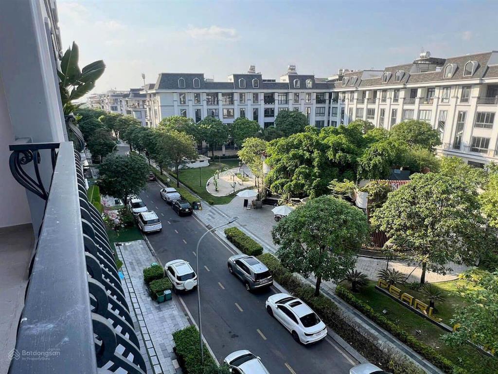 Văn phòng tầng trệt cho thuê tại vạn phúc city, dt 7x20m, vách kính sẵn, hầm xe tiện lợi