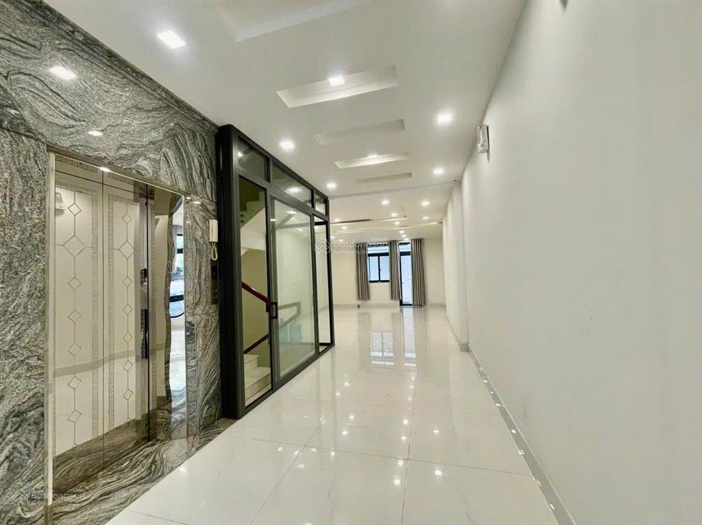 Văn phòng tầng trệt cho thuê dt 5 x 23m,,văn phòng mới đẹp