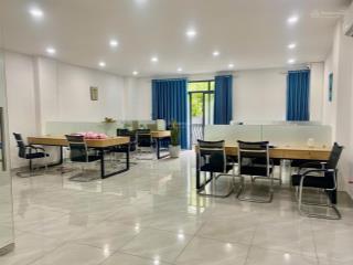 Văn phòng dt 40m2 cho thuê đầy đủ nội thất, thang máy hầm xe