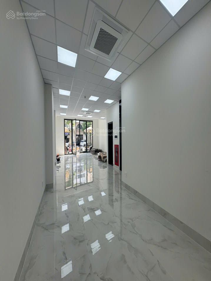 Nguyên căn mặt tiền đinh thị thi (9 x 21m),hệ thống điện năng lượng mặt trờinhà bao đẹp.