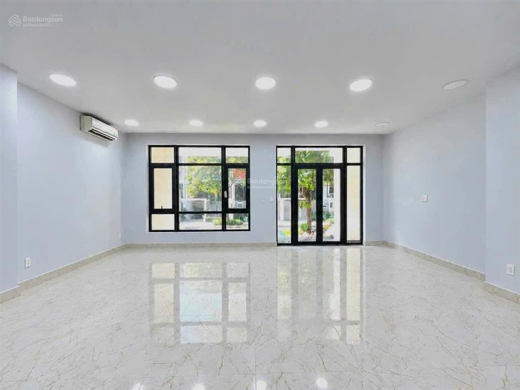 Cho thuê văn phòng (trệt + tầng 1) dt 7 x 17m, xuất vat 10% kdt vạn phúc city