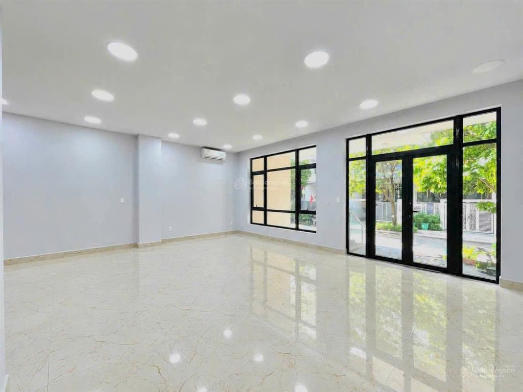 Cho thuê văn phòng (trệt + tầng 1) dt 7 x 17m, xuất vat 10% kdt vạn phúc city