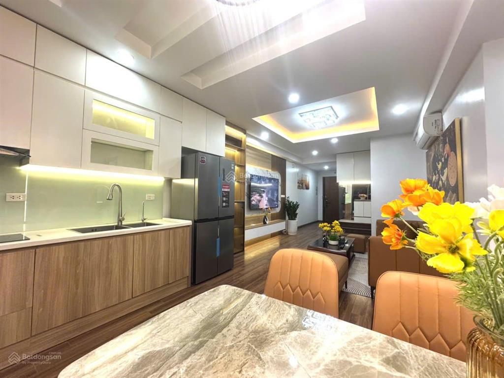 Bán gấp căn hộ 95m, 2 ngủ chung cư golden land, full nội thất, giá 8,5 tỷ