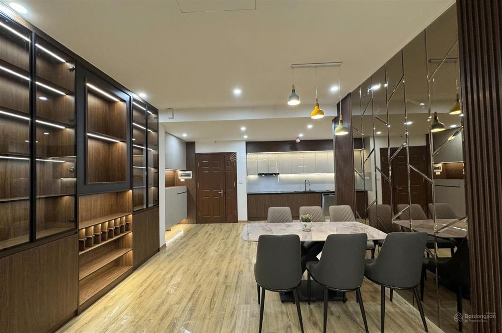 Chính chủ cần bán căn hộ 95m2, 3 ngủ chung cư c37 tố hữu, full nội thất, giá 8 tỷ