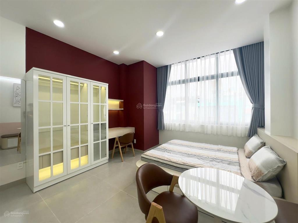 Căn hộ cao cấp full nội thất mới thang máy,hầm xe ngay vạn hạnh mall, cc kingdom, đh bku,hsu q10
