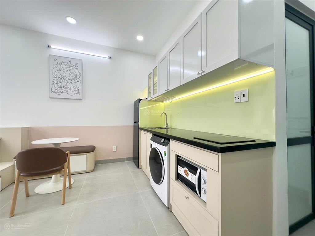 Căn hộ cao cấp full nội thất mới thang máy,hầm xe ngay vạn hạnh mall, cc kingdom, đh bku,hsu q10