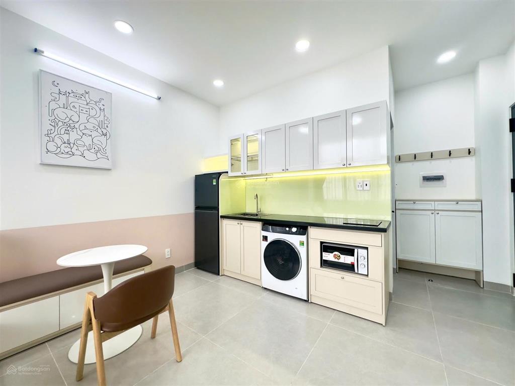 Căn hộ cao cấp full nội thất mới thang máy,hầm xe ngay vạn hạnh mall, cc kingdom, đh bku,hsu q10
