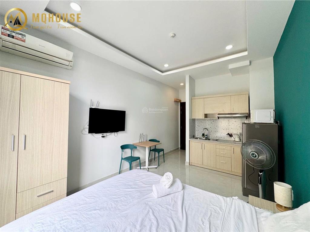 Căn phòng ban công lớn  full nội thất ngay gần cầu công lý, chùa vĩnh nghiêm