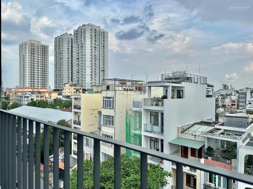 Căn hộ ban công lớnmáy giặt riêngthang máy,hầm xehẻm oto ngay cx đồng tiến,rivera park,hà đô q10
