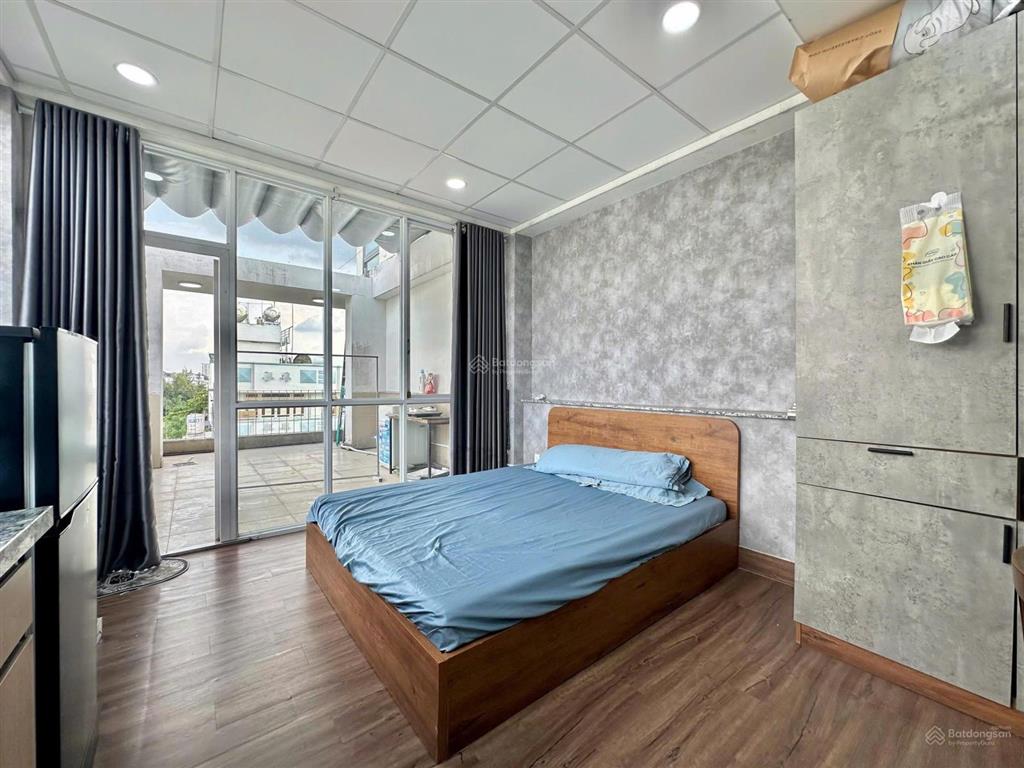 Căn hộ ban công lớnmáy giặt riêngthang máy,hầm xehẻm oto ngay cx đồng tiến,rivera park,hà đô q10