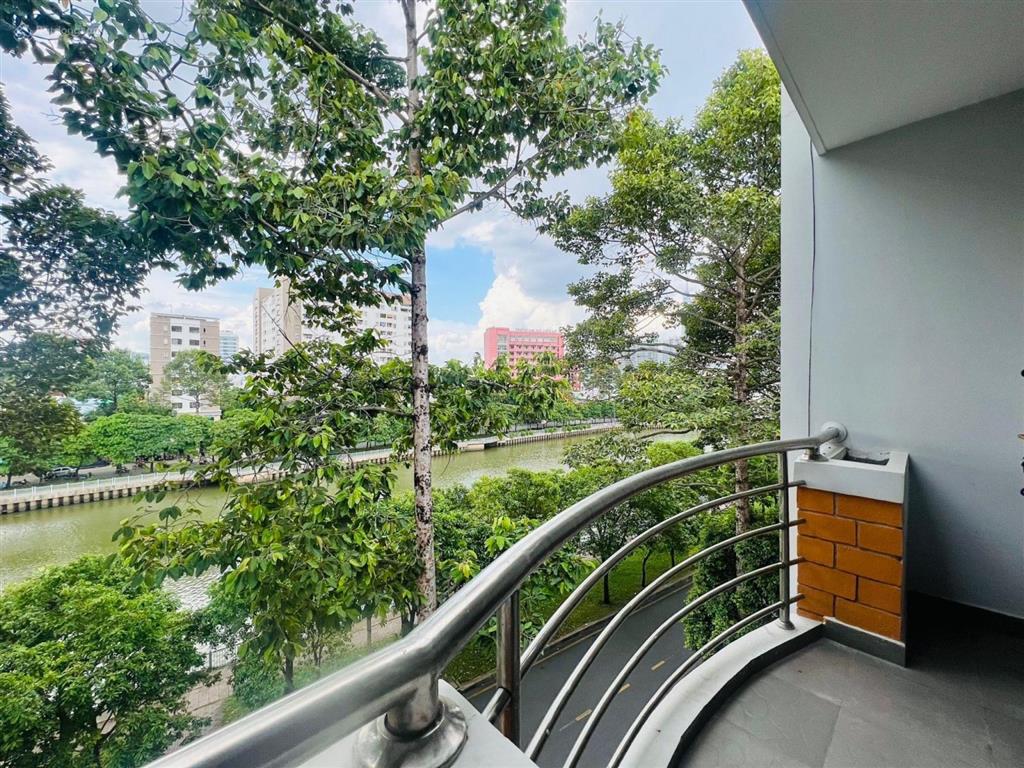 Căn hộ ban công  full nội thất  máy giặt riêng  ngay bờ kè hoàng sa  view bờ sông thoáng mát