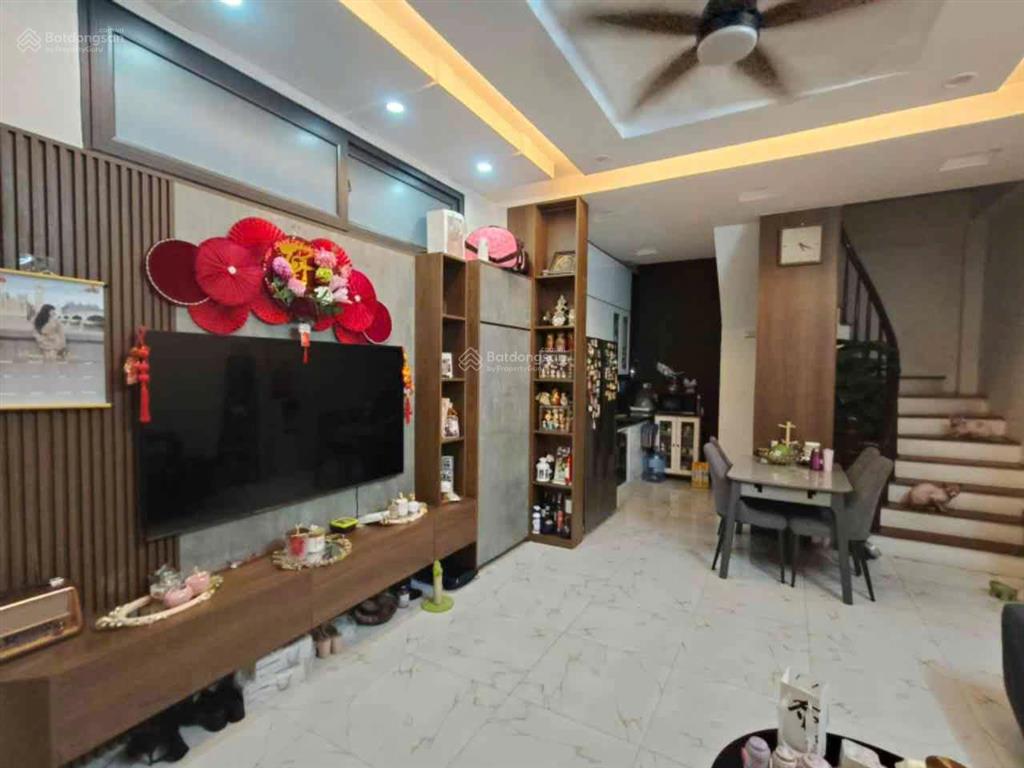 Bán nhà đẹp hoàng hoa thám tây hồ | nhà sát mặt phố di chuyển cực thuận tiện