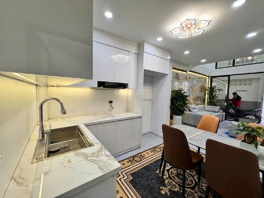 Chính chủ bán nhà hồ tây vị trí cực hiếm trong tầm tiền đi bộ ra hồ 35m2 5 tầng 8.7 tỷ