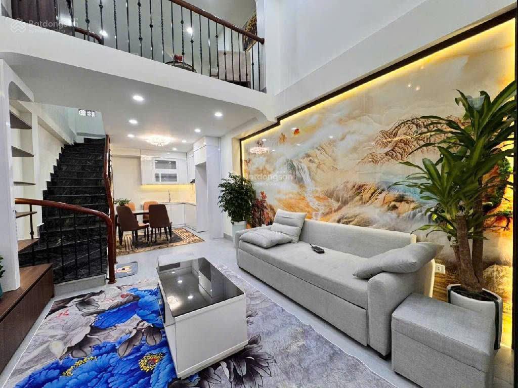 Chính chủ bán nhà hồ tây vị trí cực hiếm trong tầm tiền đi bộ ra hồ 35m2 5 tầng 8.7 tỷ