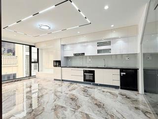 Nhà đẹp 55m², 5 tầng, ô tô đỗ cửa ngày đêm, khu dân trí cao, dòng tiền tốt.