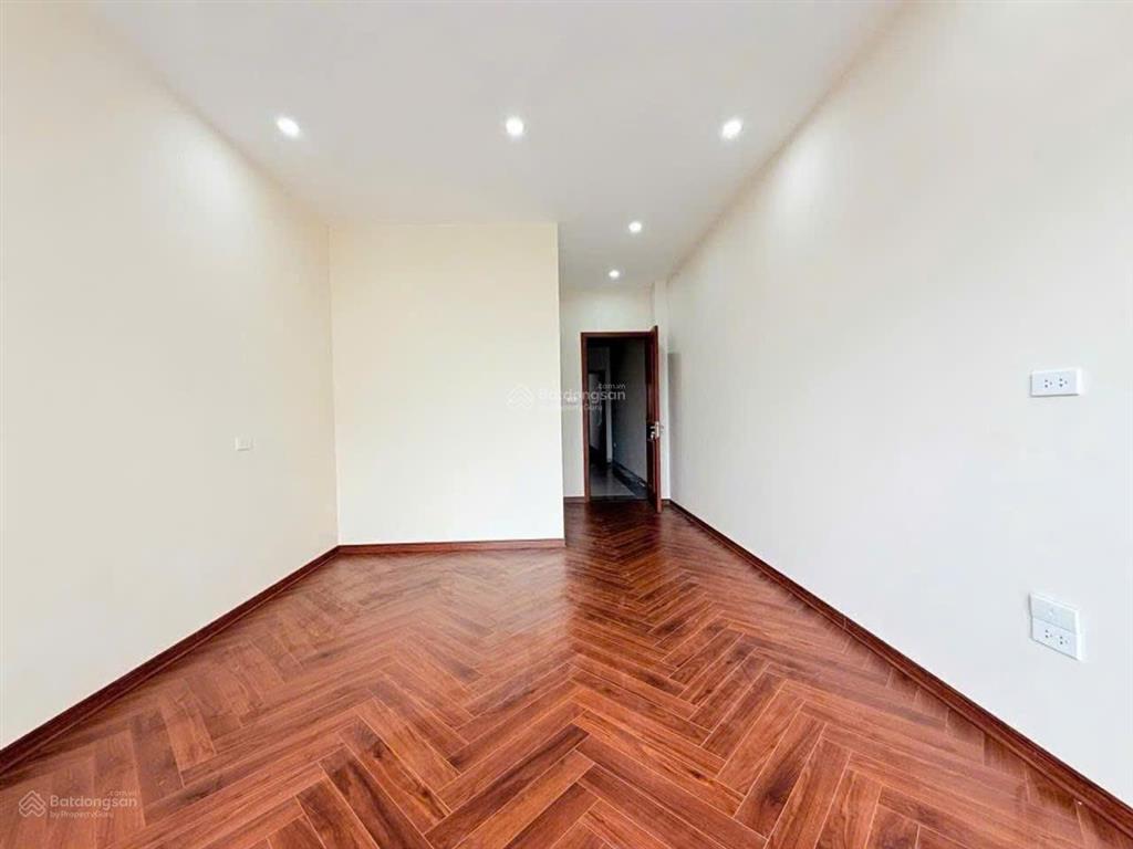 Bán gấp nhà lạc long quân  tây hồ  60m  6 tầng mới tinh  lô góc 3 thoáng  cách hồ tây 200m