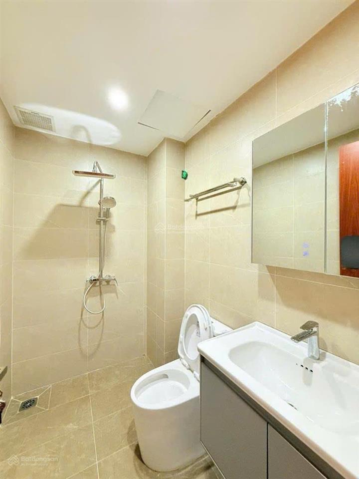Bán gấp nhà lạc long quân  tây hồ  60m  6 tầng mới tinh  lô góc 3 thoáng  cách hồ tây 200m