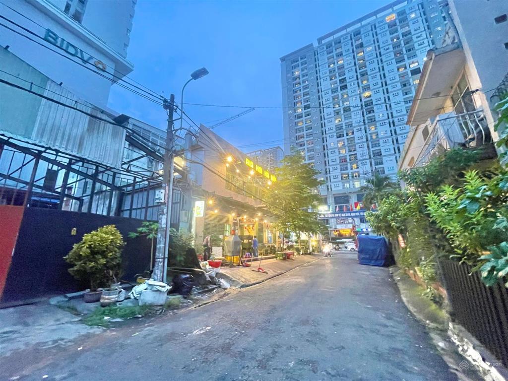 Bán đất khu bt 202/2 nguyễn xí, f26 bình thạnh. 12x17m dtcn 206m2. xây 4 tầng. giá 33 tỷ (160tr/m2)