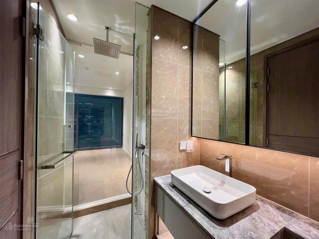 The opera metropole 2pn tầng cao view thoáng nội thất thiết kế sang trong , sáng, mịn đẹp