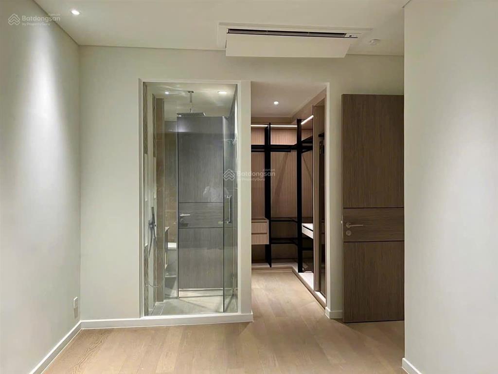 The opera metropole 2pn tầng cao view thoáng nội thất thiết kế sang trong , sáng, mịn đẹp