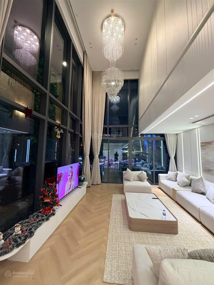 Em dung cho thuê duplex 2 lối riêng biệt diện tích lớn 135m2 giá thuê chỉ 170 triệu thoáng mát