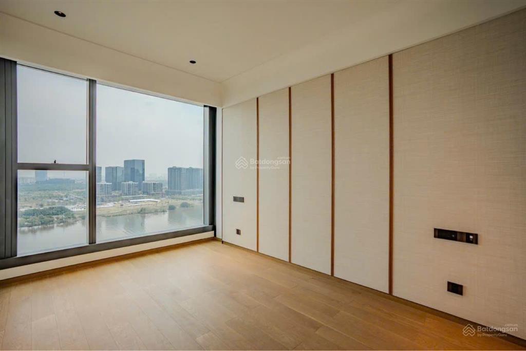 Em dung cần sang nhượng căn 3pn nội thất cơ bản tại the grand marina vị trí đẹp giá tốt đáng sở hữu