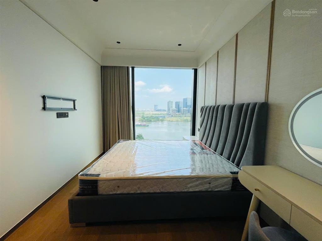 Cho thuê 2pn grand marina, dt 82m2 tòa sea view sông hàng hiếm