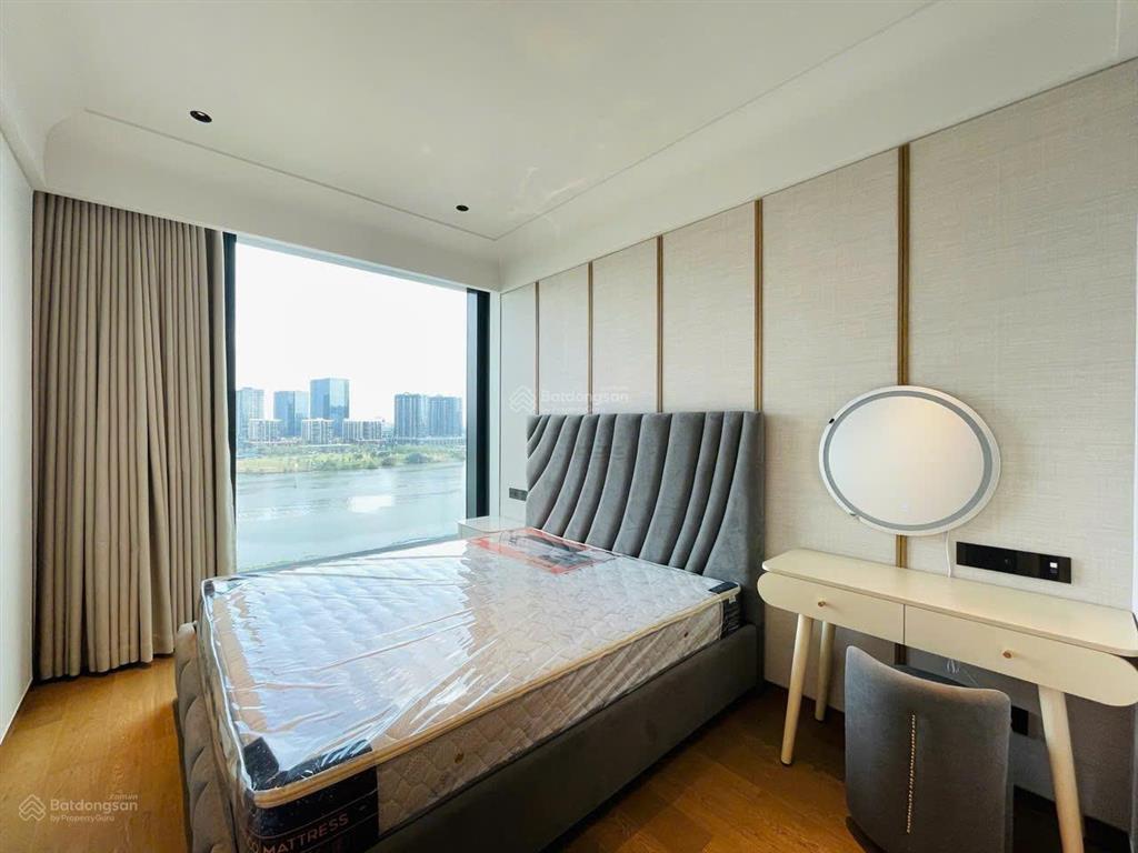 Cho thuê 2pn grand marina, dt 82m2 tòa sea view sông hàng hiếm