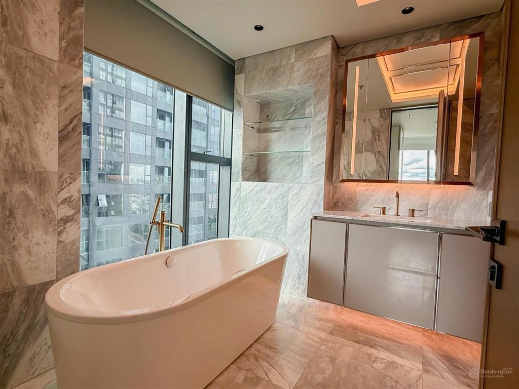 Bán căn hộ cao cấp 2pn góc  92m2 grand marina tầng đẹp tòa sea