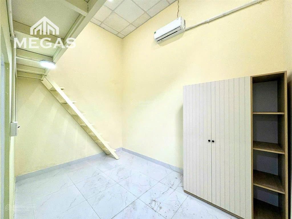 Trống sẵn 1 phòng gác cao 2m  nội thất cơ bản ngay song hành  ngã tư an sương  trung mỹ tây
