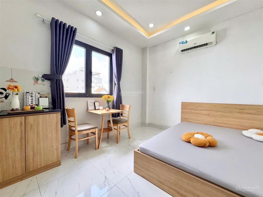 Trống sẵn 1 phòng full nội thất  cửa sổ trời  full nội thất ngay trường chinh  phan huy ích