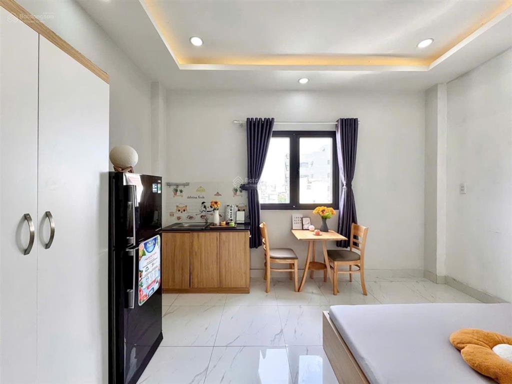 Trống sẵn 1 phòng full nội thất  cửa sổ trời  full nội thất ngay trường chinh  phan huy ích