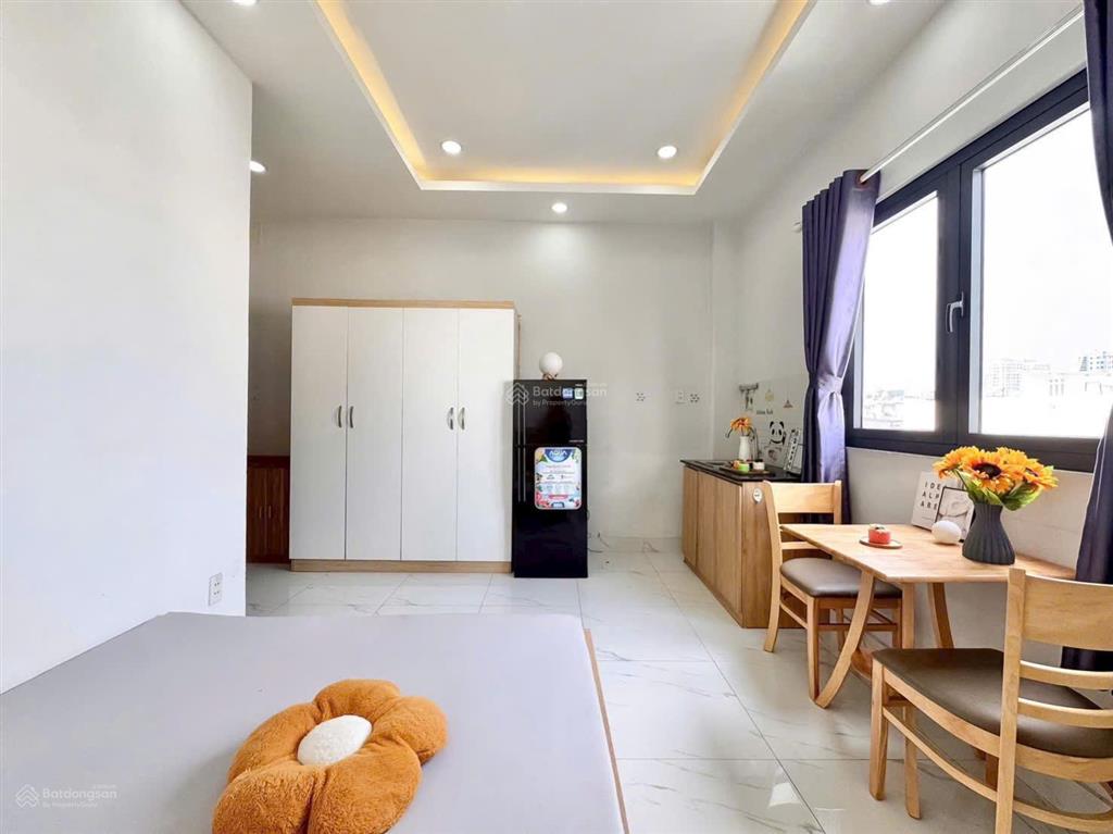 Trống sẵn 1 phòng full nội thất  cửa sổ trời  full nội thất ngay trường chinh  phan huy ích