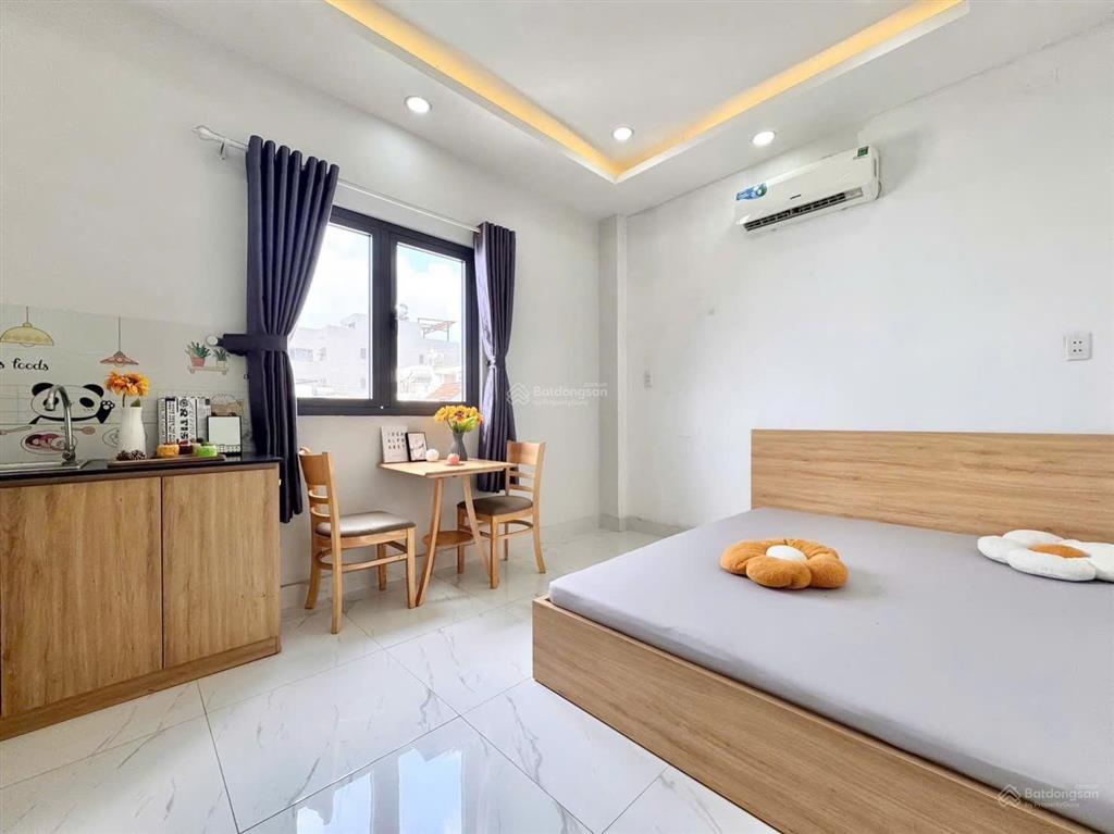 Trống sẵn 1 phòng full nội thất  cửa sổ trời  full nội thất ngay trường chinh  phan huy ích