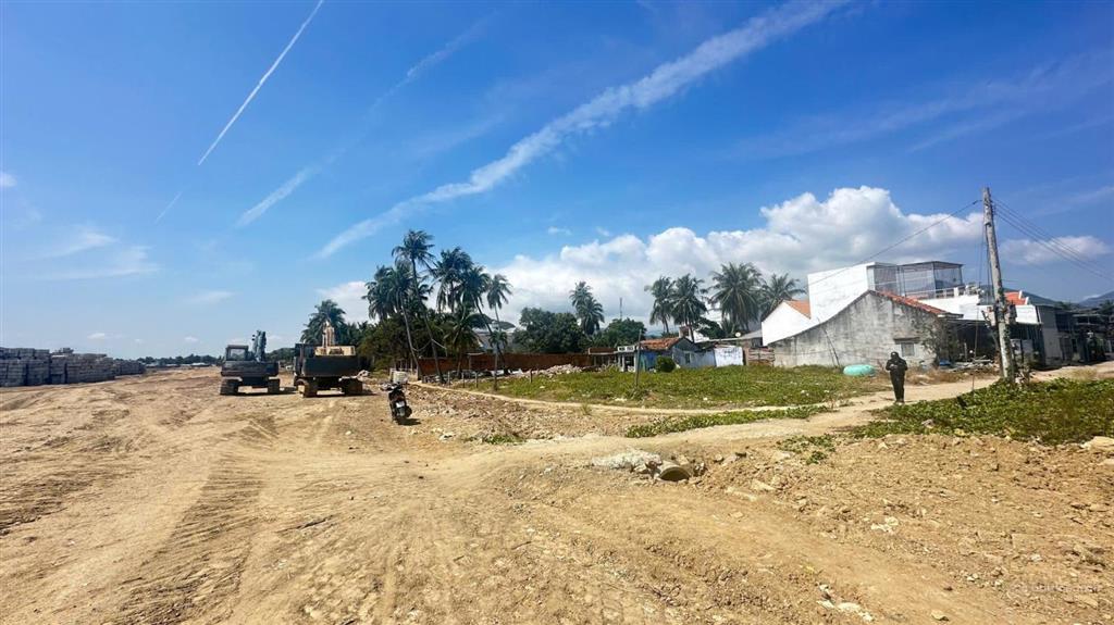 Bán gấp lô góc mặt tiền biển vạn lương, vạn ninh  370m2  giá cắt lỗ 12.5 tỷ