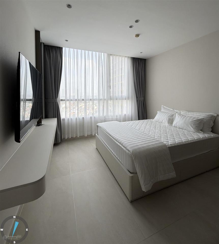 Bán căn hộ 3 phòng ngủ cc bàu cát 2 95m2