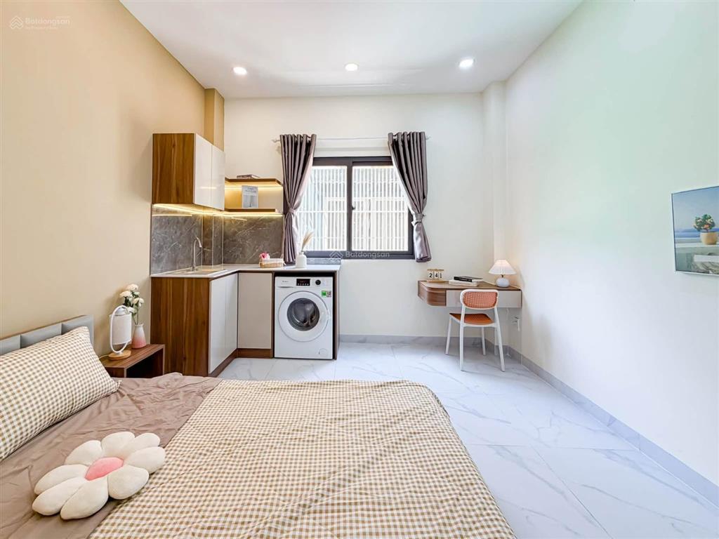 Phòng thoáng, mới toanh gần chợ phạm văn hai