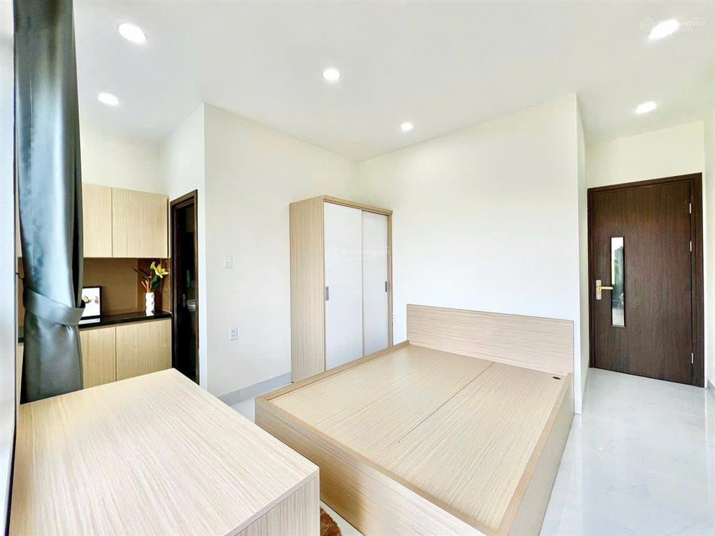 Bóc tem phòng ban công mới xây 5' tới công viên đầm sen